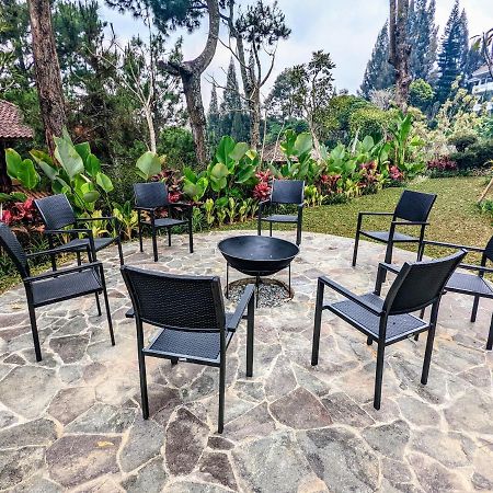 Cottonwood Exclusive Villa @Lembang Asri - Jacuzzi Playground Netflix Billyard Exterior photo