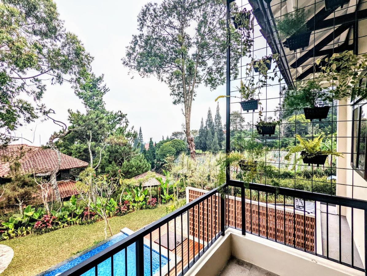 Cottonwood Exclusive Villa @Lembang Asri - Jacuzzi Playground Netflix Billyard Exterior photo